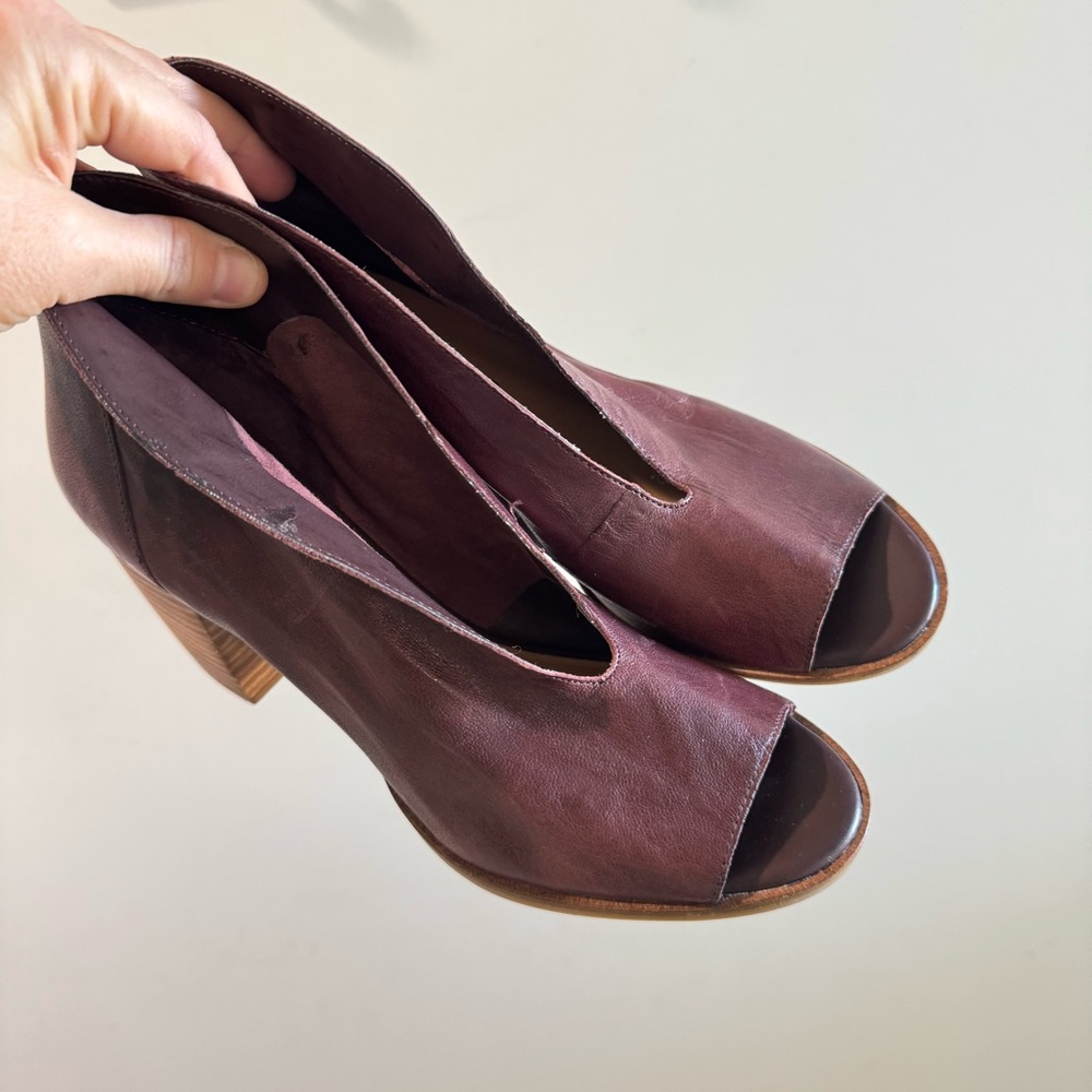 Lucky Brand Joal Burgundy Leather Peep Toe Booties Size 8 - Picture 4 of 11
